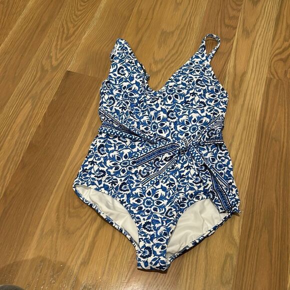 Vineyard Vines Other - NWT vineyard vines tokeneke tie waist one piece S